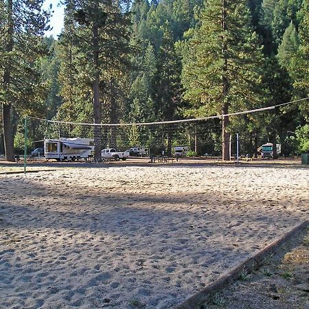 Yosemite Lakes Bunkhouse Cabin 27 Harden Flat Exterior photo